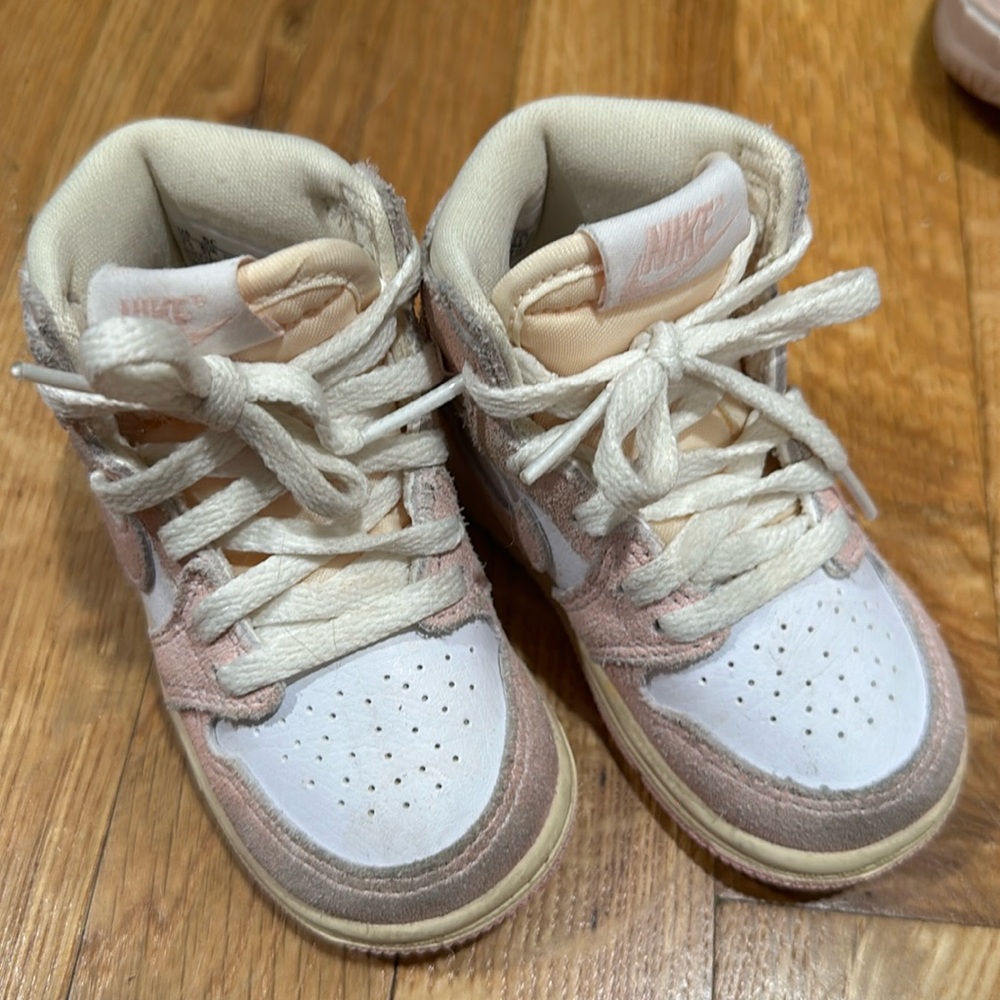 White Legend Pink Toddler Jordan AJ 1 Mid SE (5C)
